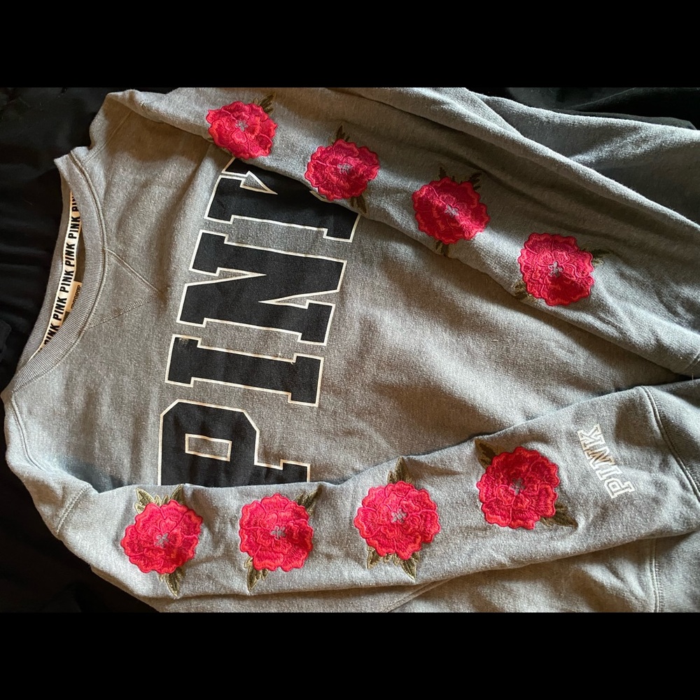 NWOT VS PINK Rose Campus Crew